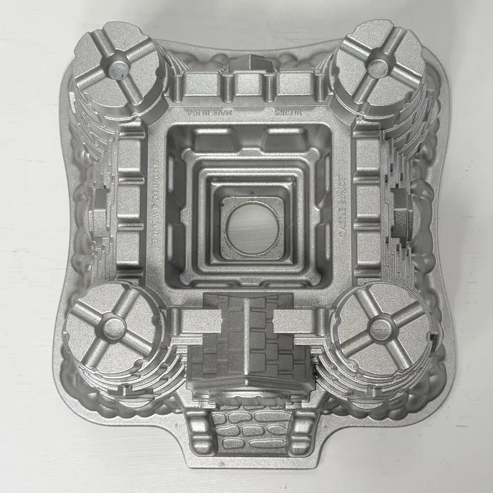 WILLIAMS-SONOMA Nordic Ware CASTLE Bundt Cake Pan 10 Cup Silver Aluminum USA EUC